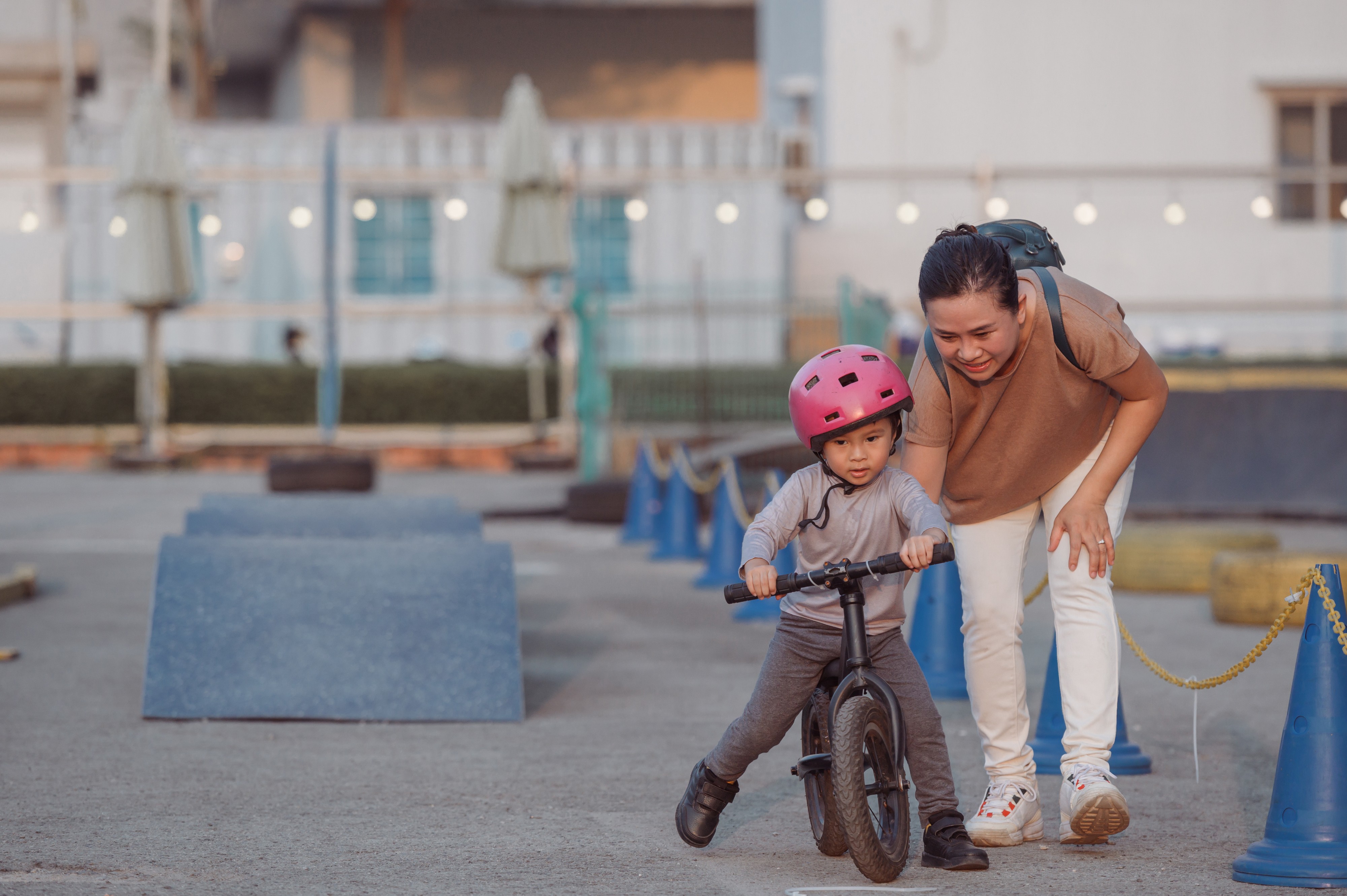 balance bike, sepeda keseimbangan anak, belajar sepeda anak, motorik kasar anak, kemandirian anak, Bunda, si Kecil
